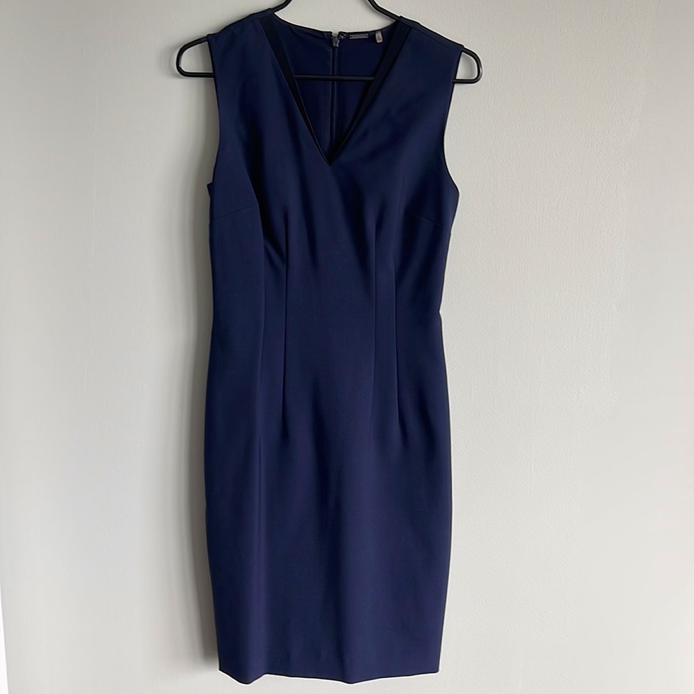 Elie Tahari V-neck 95% Wool Navy Lined Sleeveless Dress - size 2